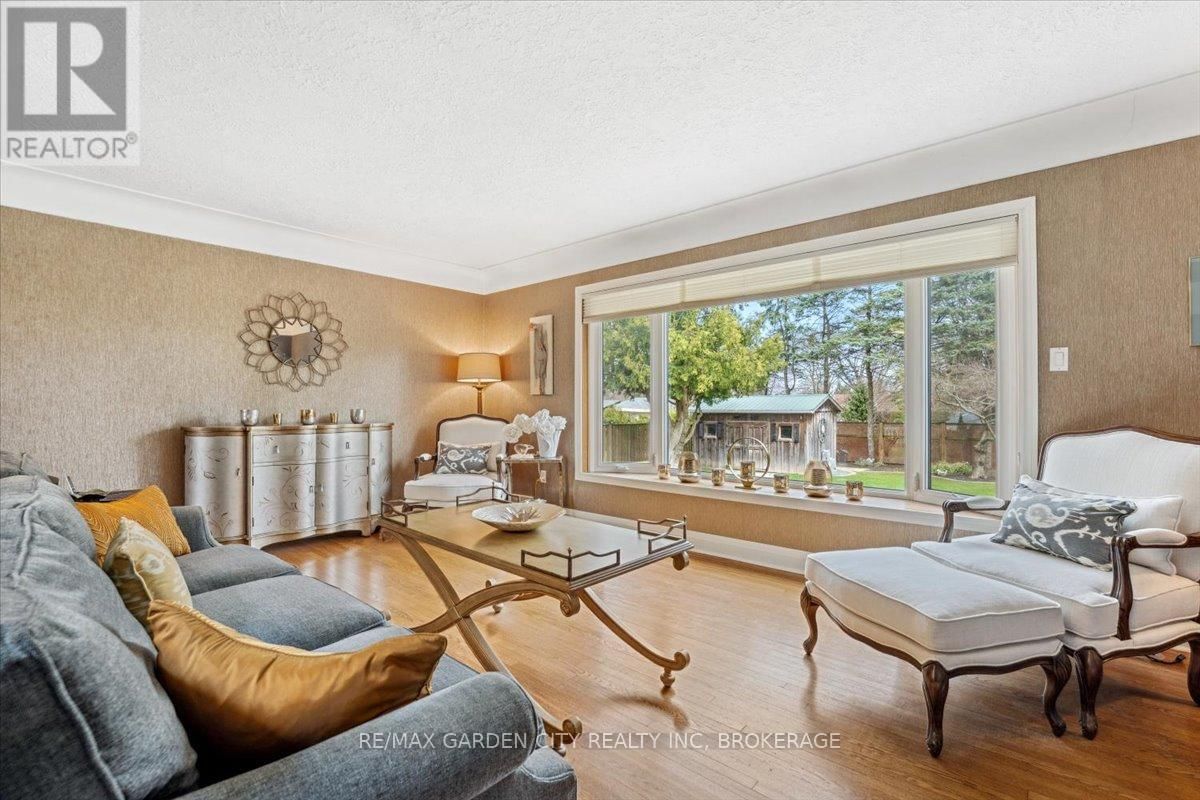 13 LORIMER STREET Image 9