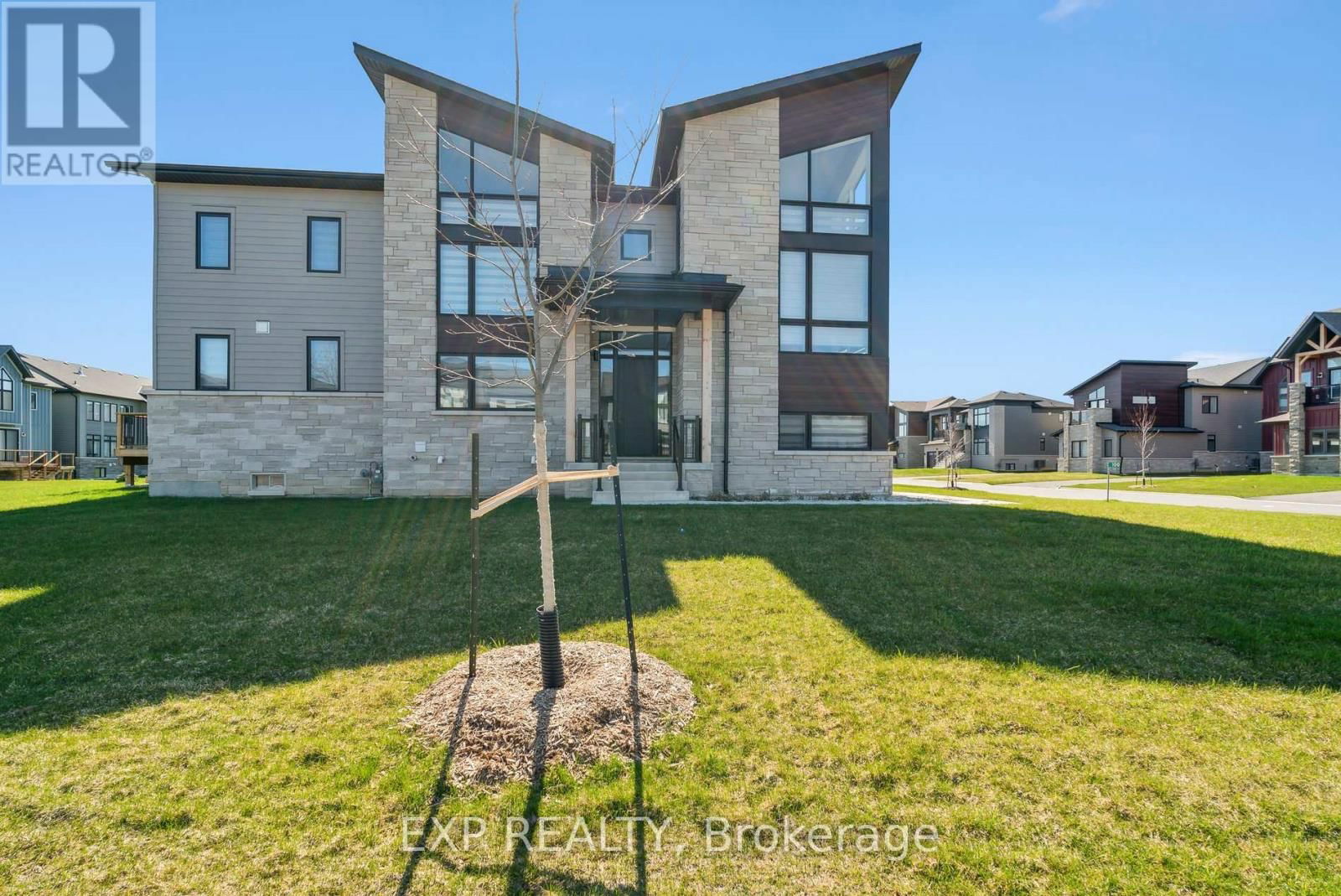 100 STONELEIGH DRIVE Image 12