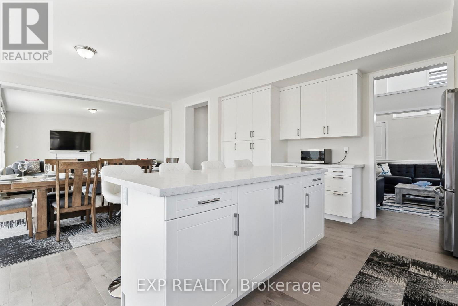 100 STONELEIGH DRIVE Image 17
