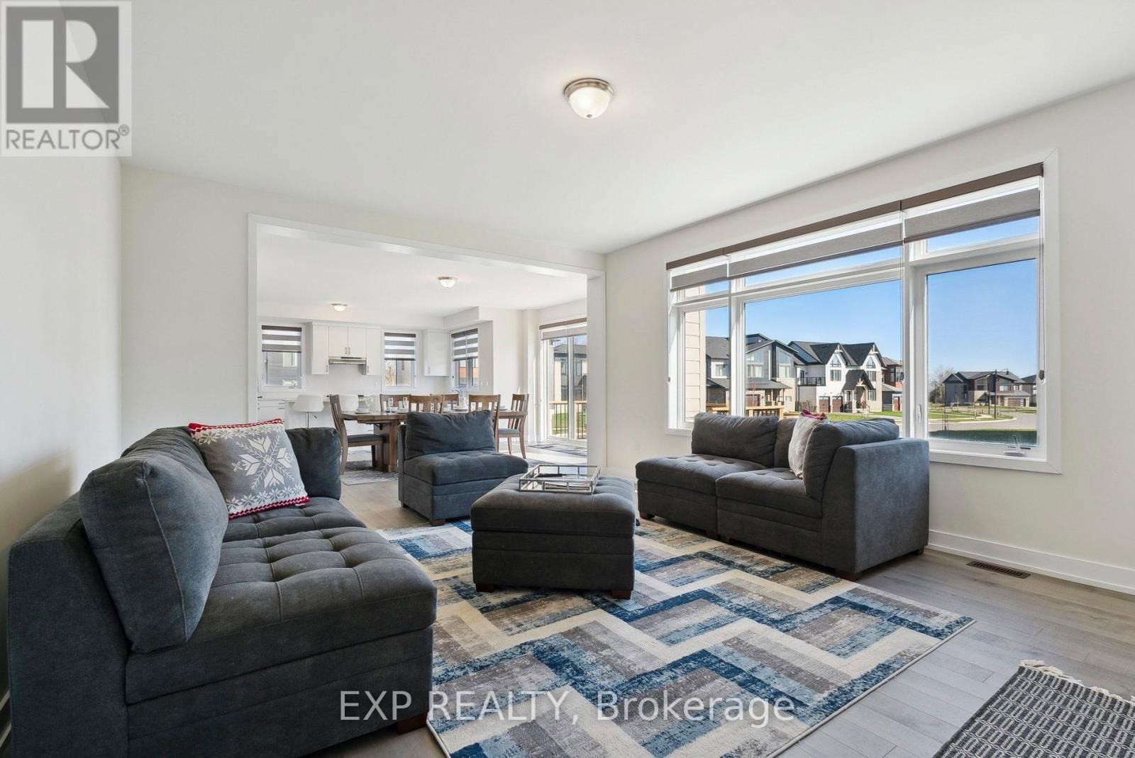 100 STONELEIGH DRIVE Image 24