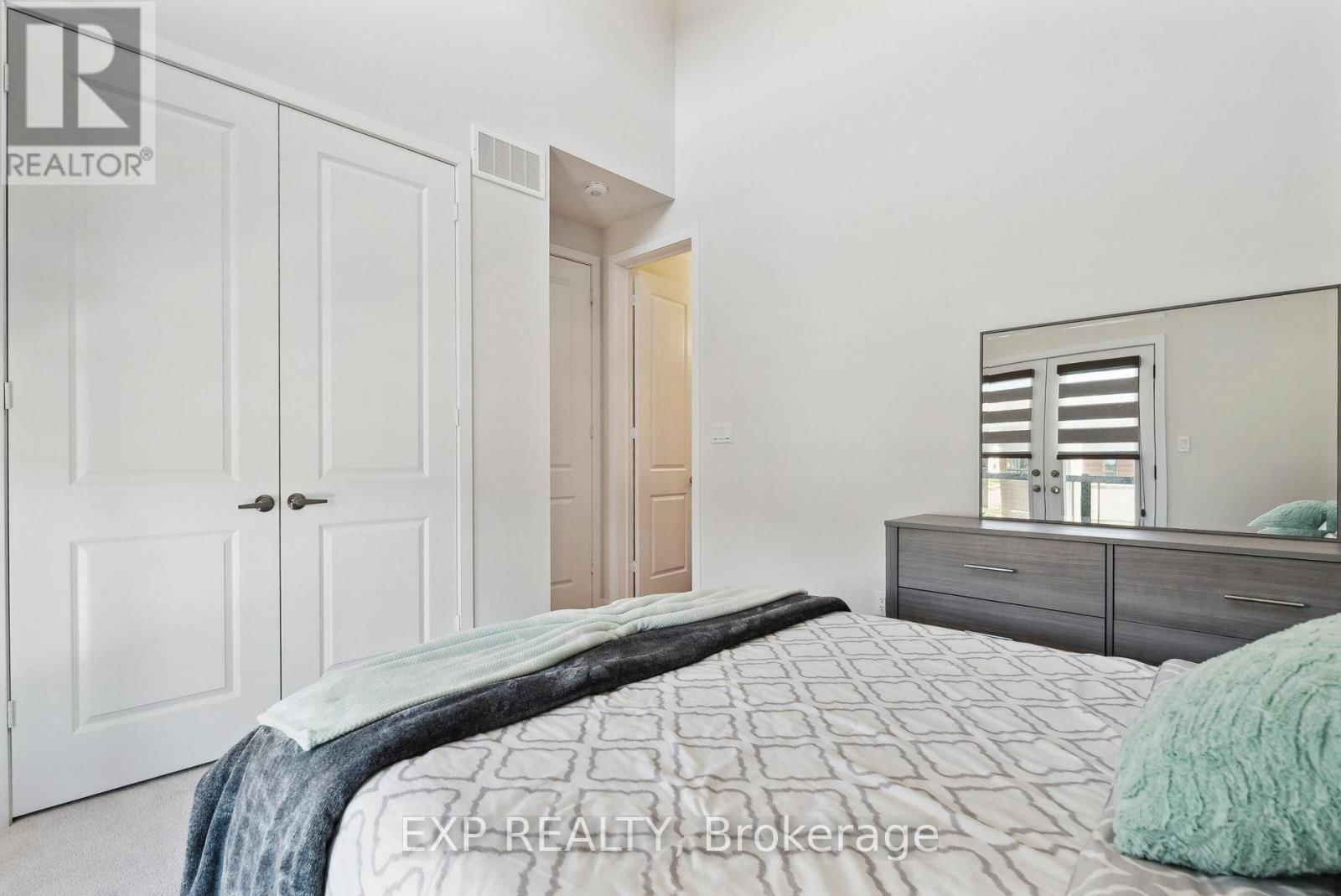 100 STONELEIGH DRIVE Image 32