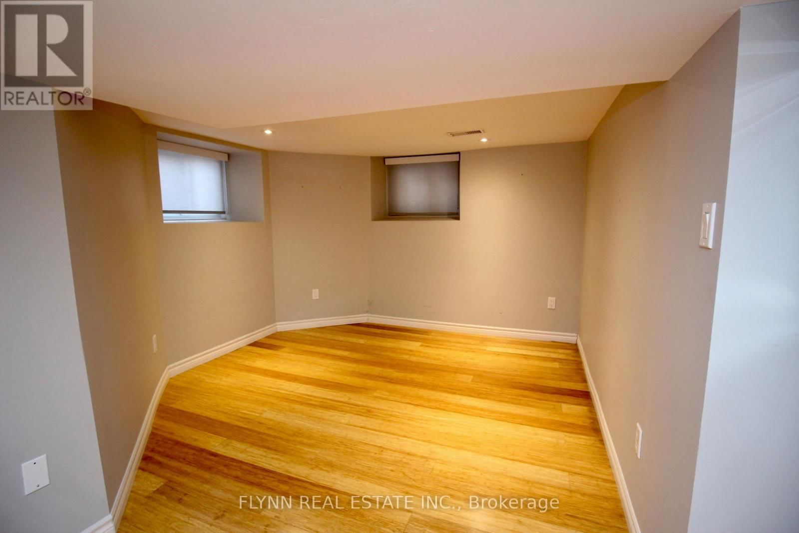 2 - 141 MARKLAND STREET Image 12