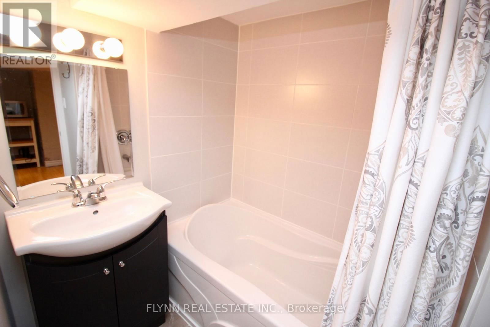 2 - 141 MARKLAND STREET Image 8