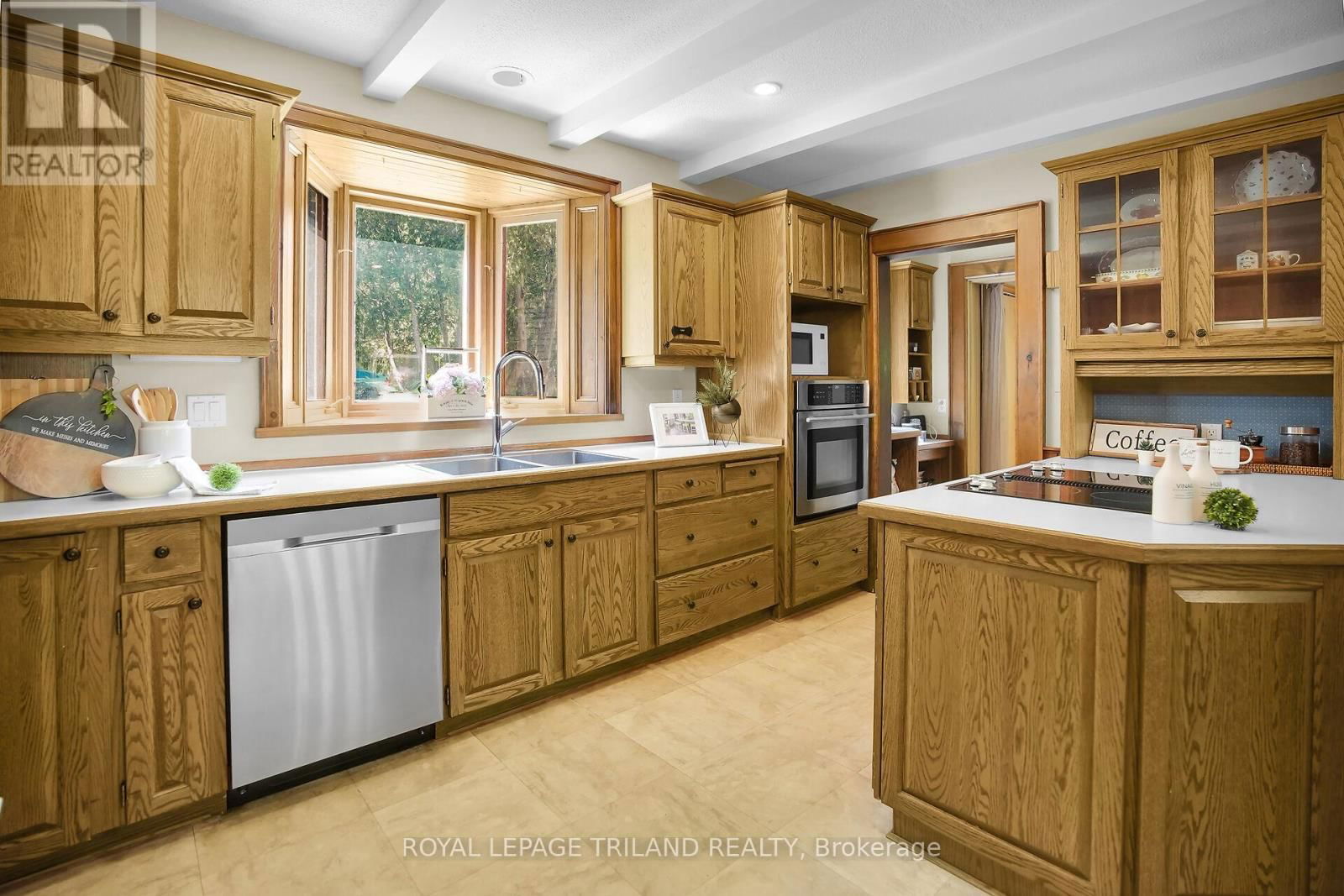 825 RIVERSIDE DRIVE Image 12