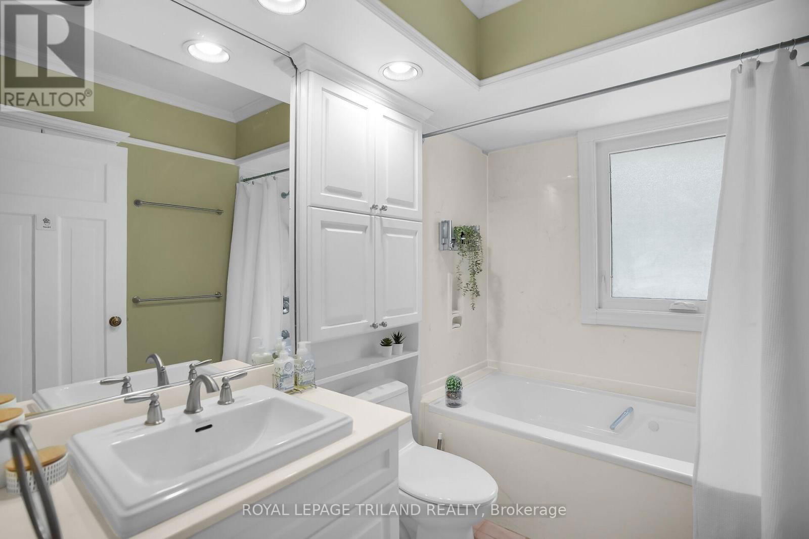 825 RIVERSIDE DRIVE Image 20
