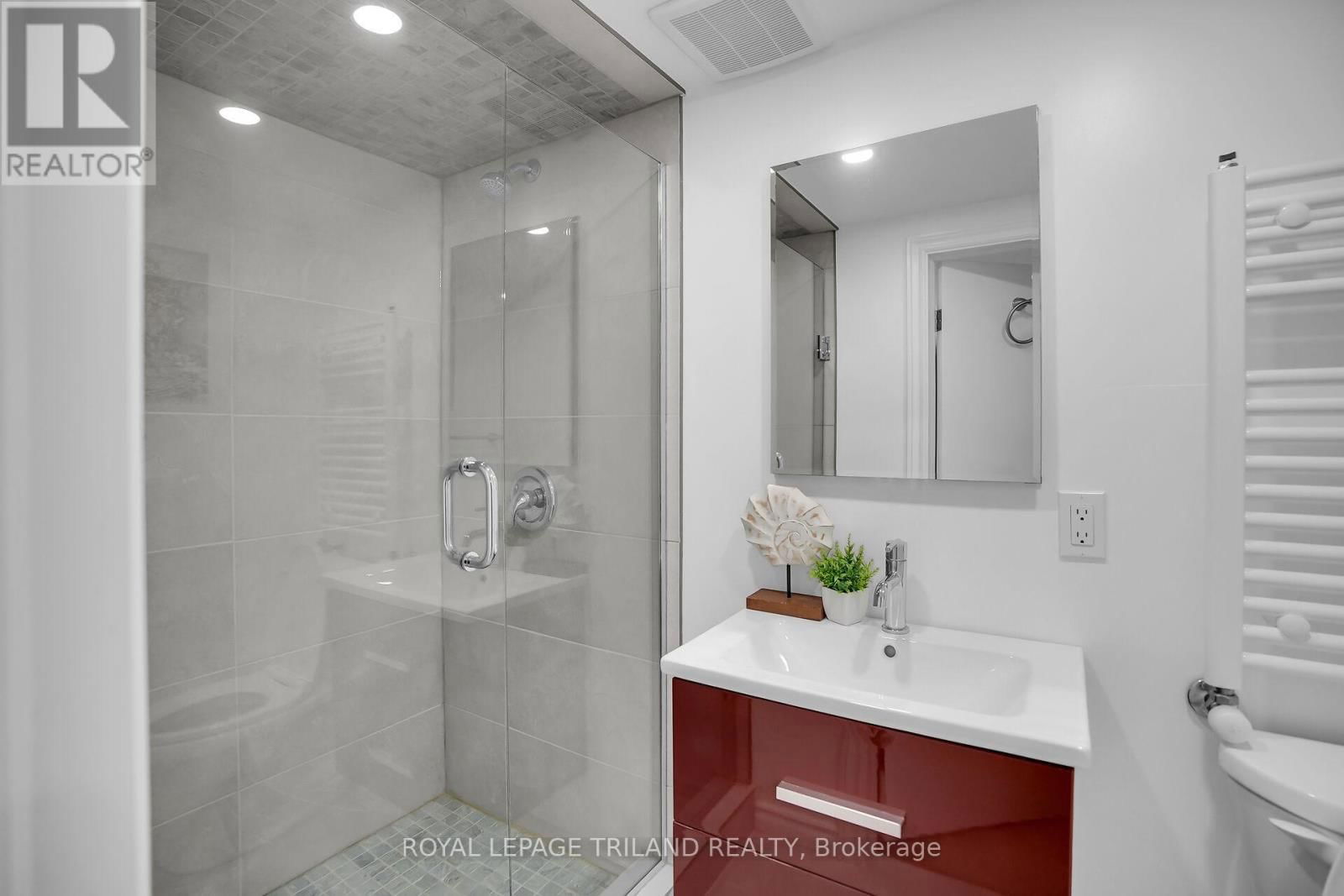 825 RIVERSIDE DRIVE Image 28