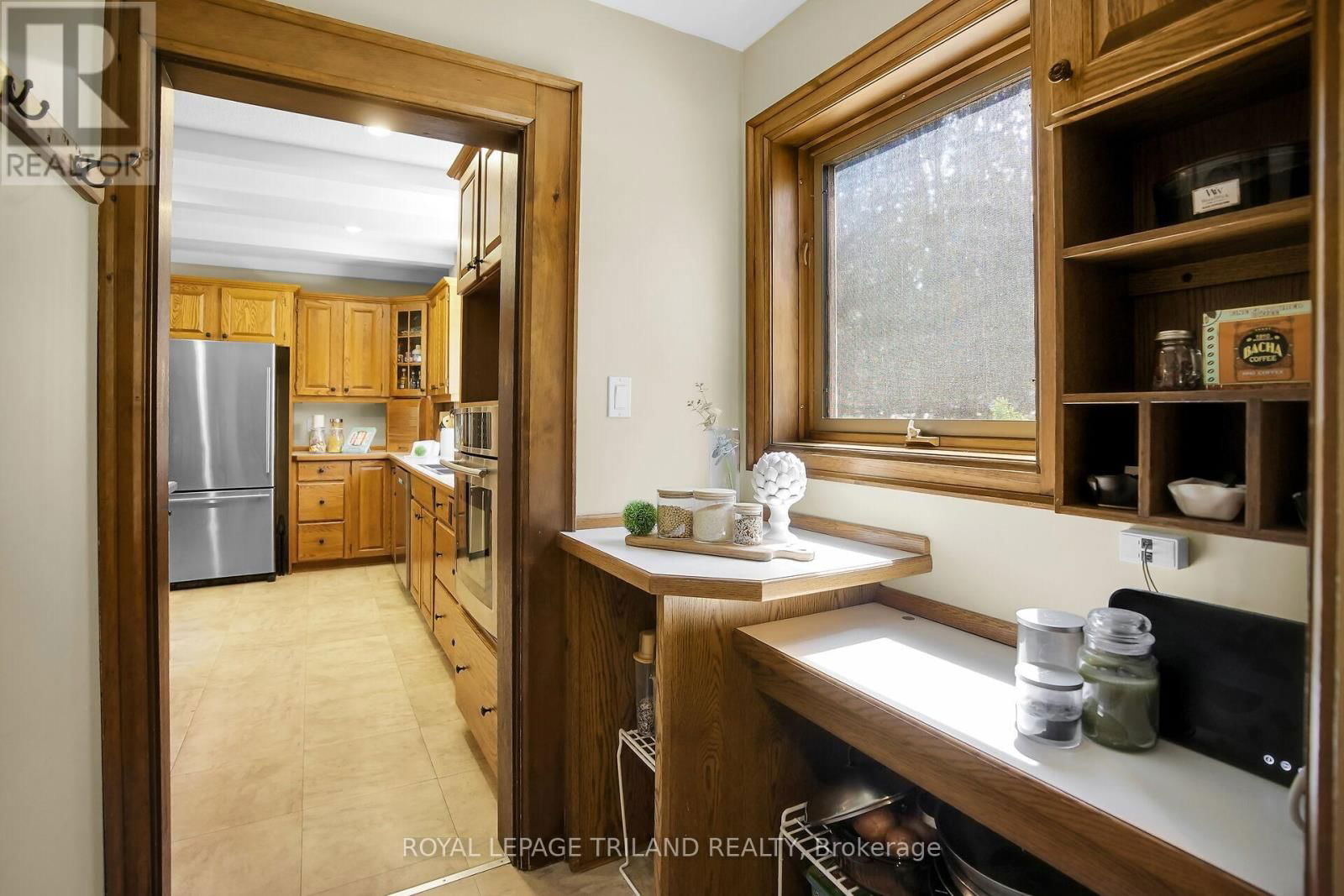 825 RIVERSIDE DRIVE Image 43
