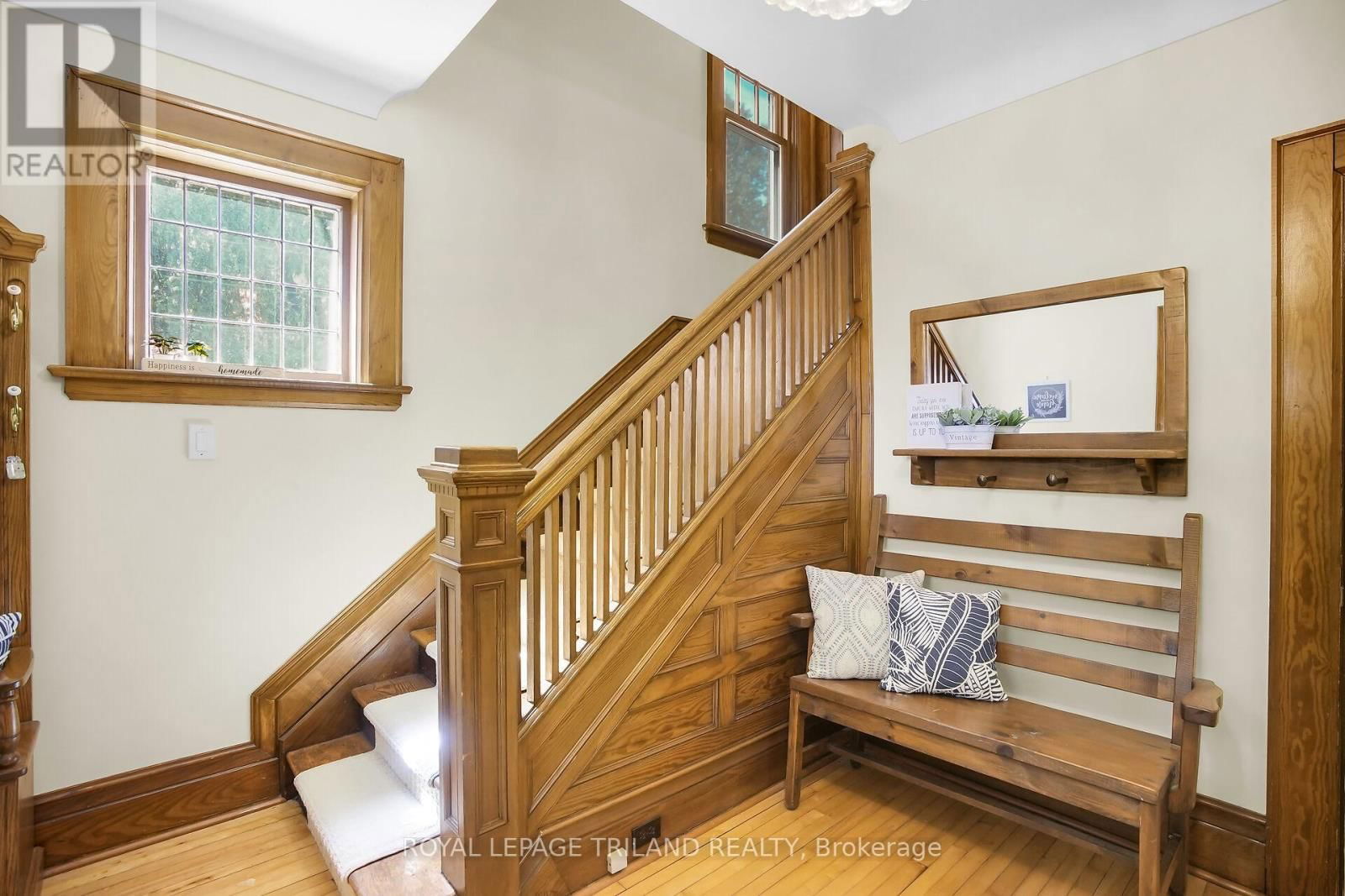 825 RIVERSIDE DRIVE Image 44