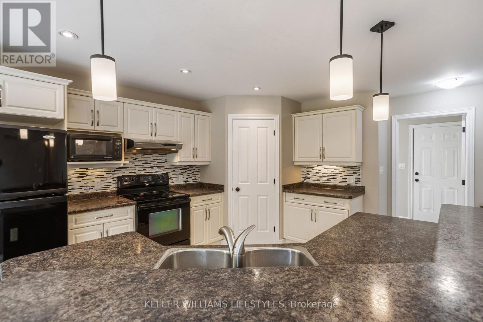 368 DARCY DRIVE Image 10