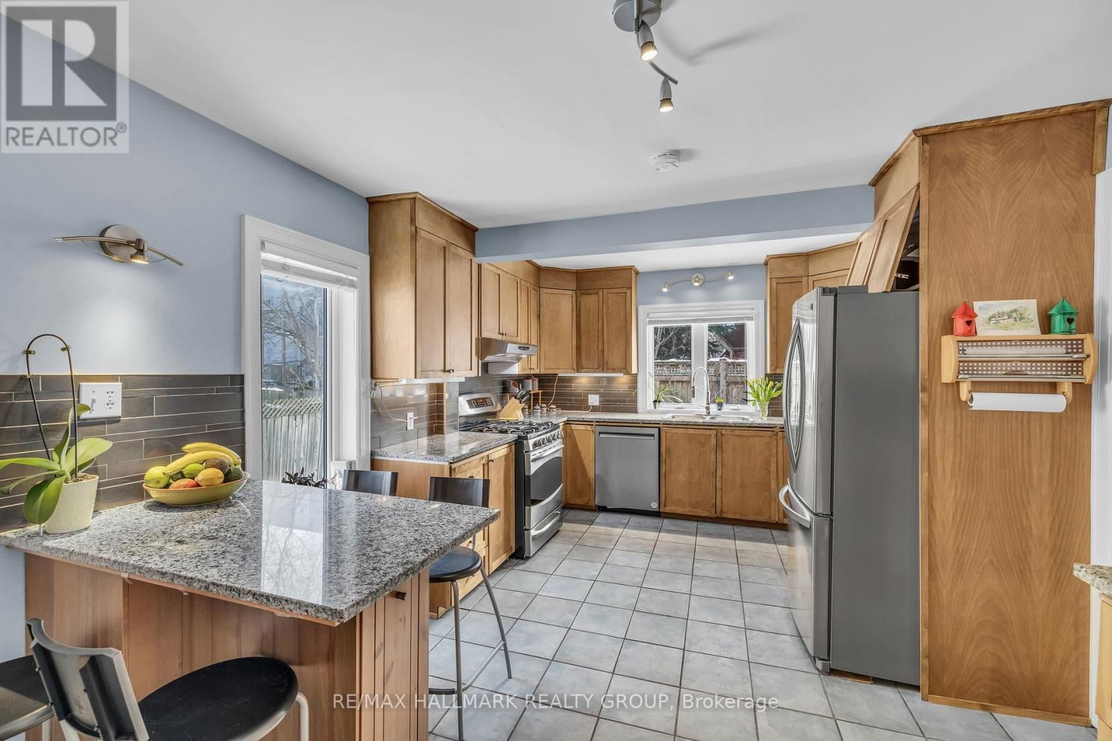 396 DALY AVENUE Image 15