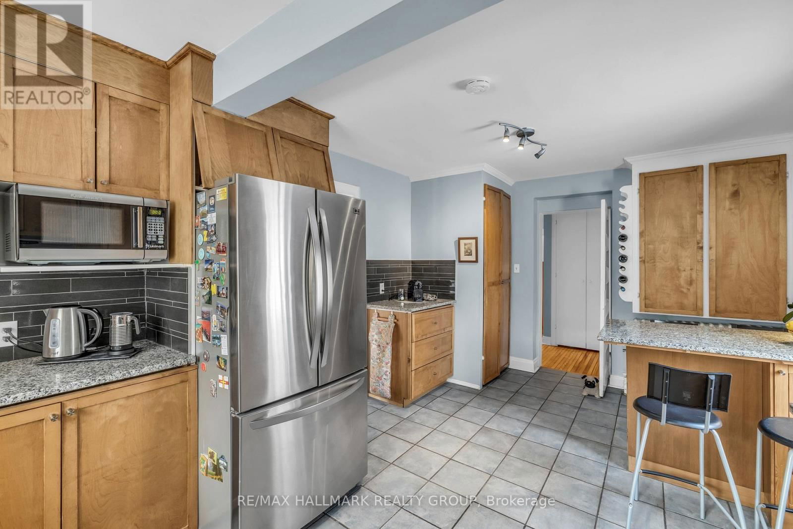 396 DALY AVENUE Image 19