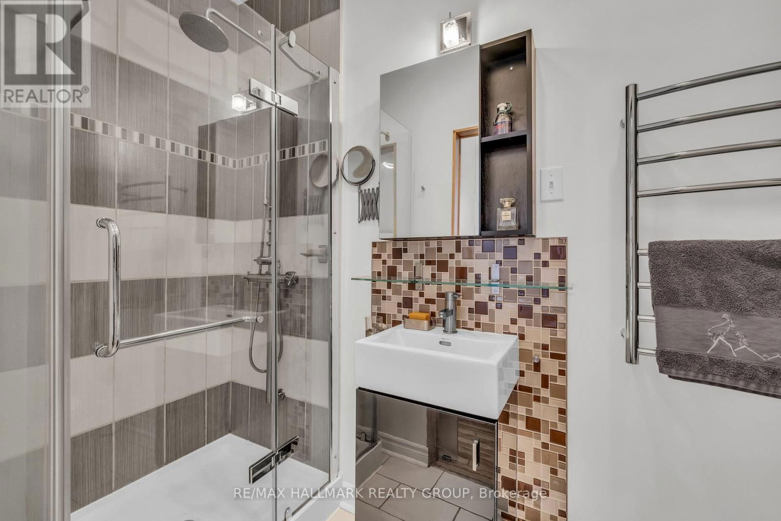 396 DALY AVENUE Image 25