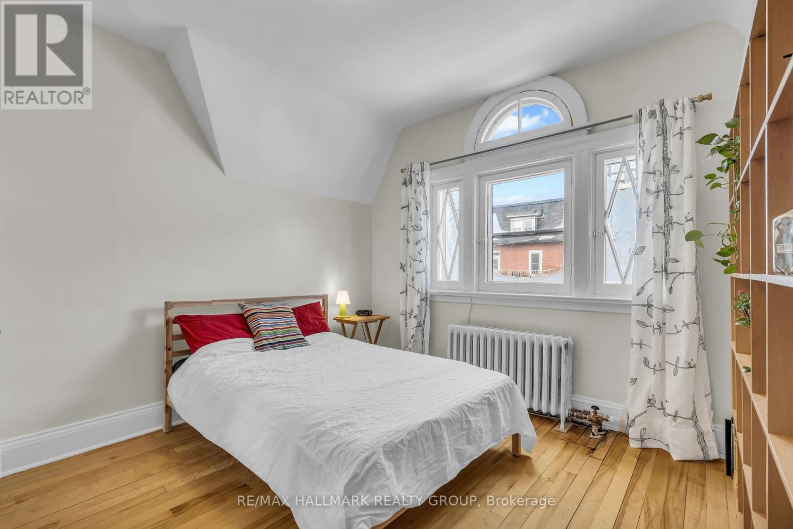 396 DALY AVENUE Image 29