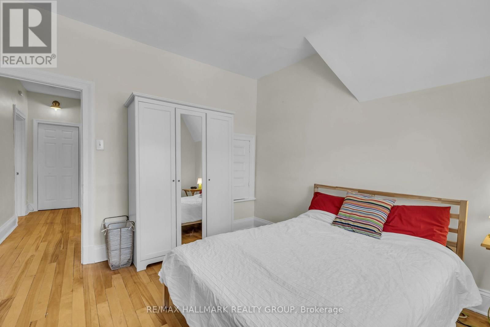 396 DALY AVENUE Image 30