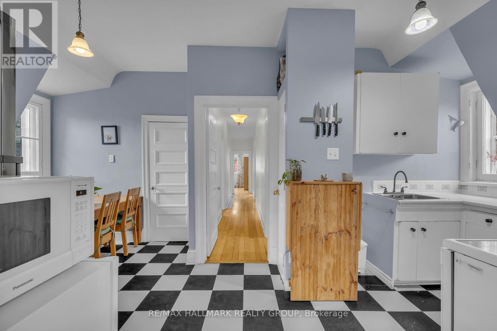 396 DALY AVENUE Image 36