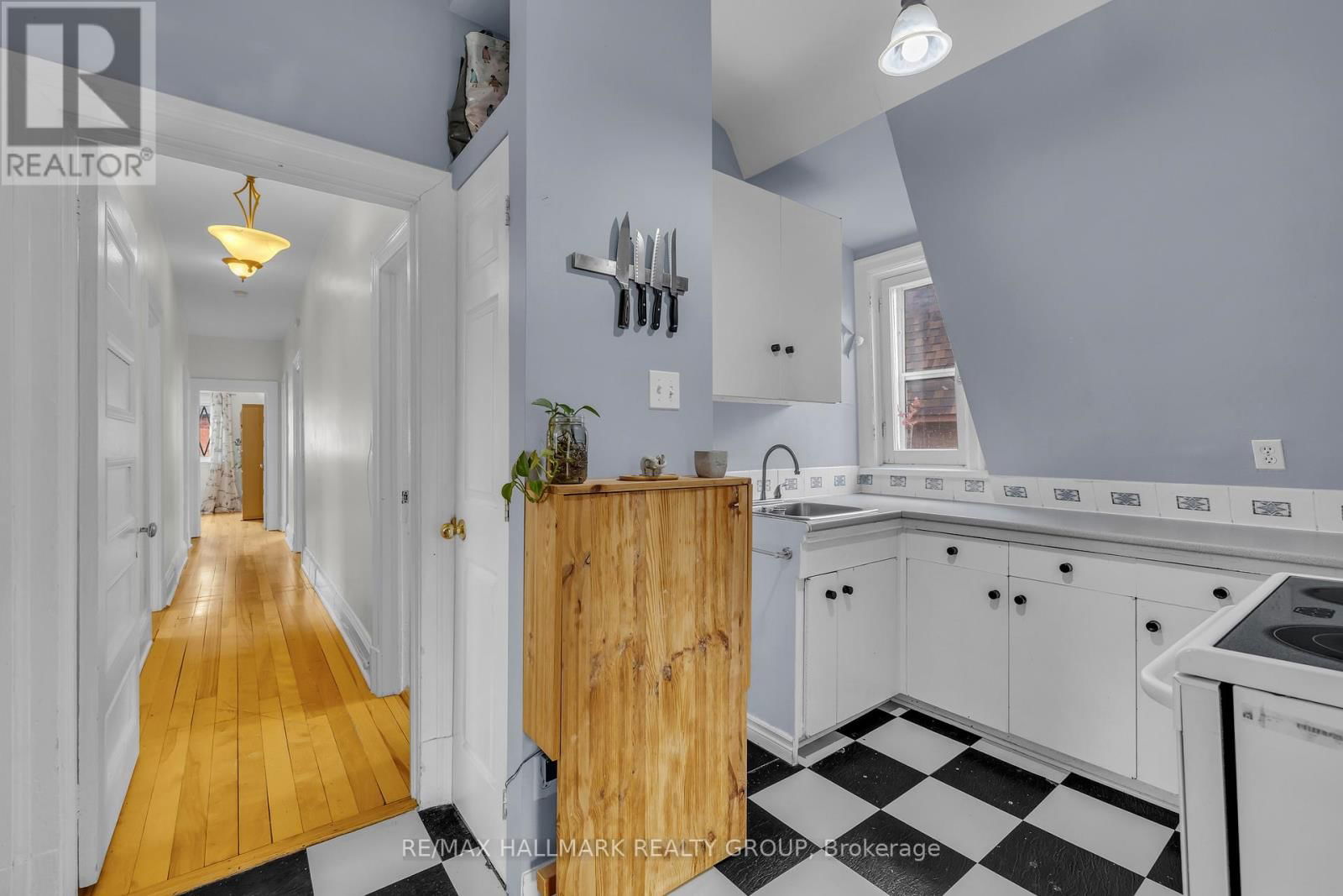 396 DALY AVENUE Image 38