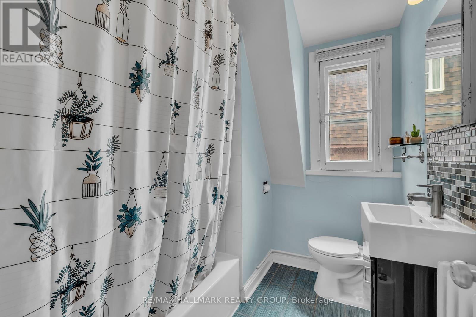 396 DALY AVENUE Image 43
