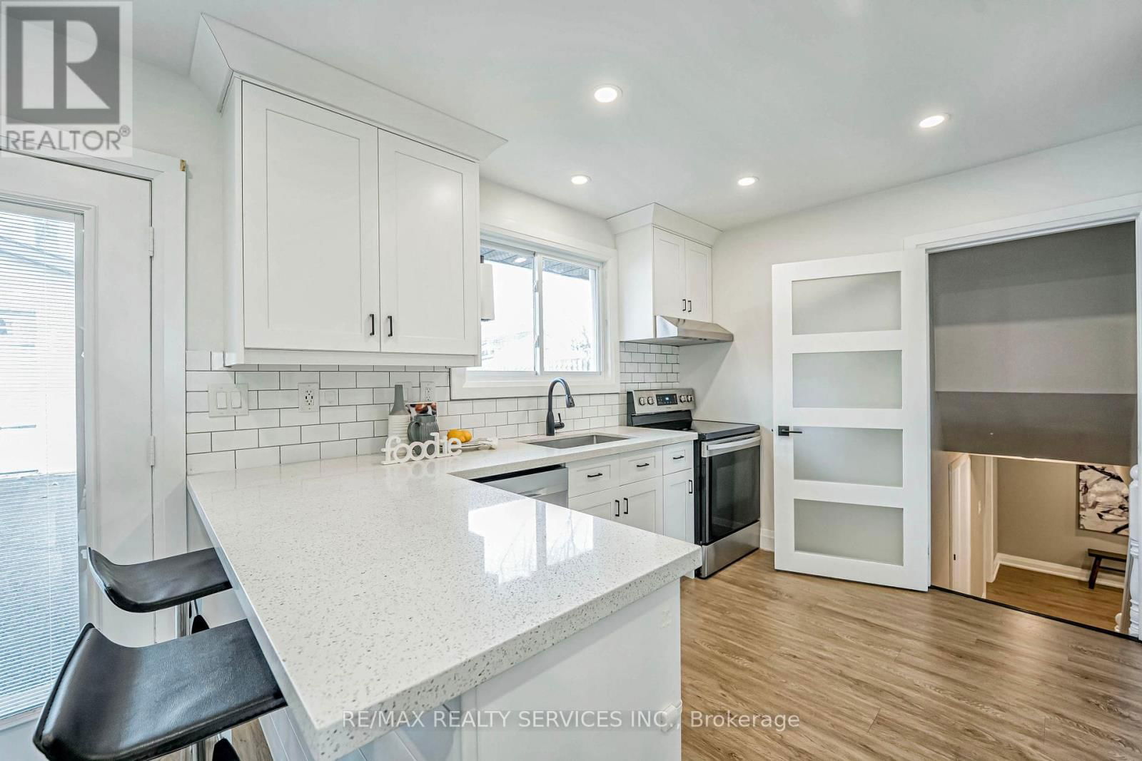 17 SHAMROCK COURT Image 15