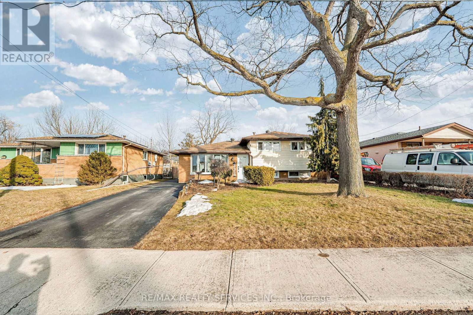 17 SHAMROCK COURT Image 2