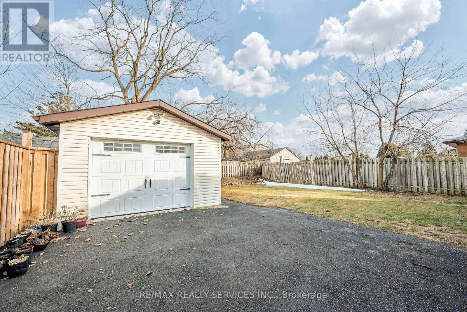 17 SHAMROCK COURT Image 39