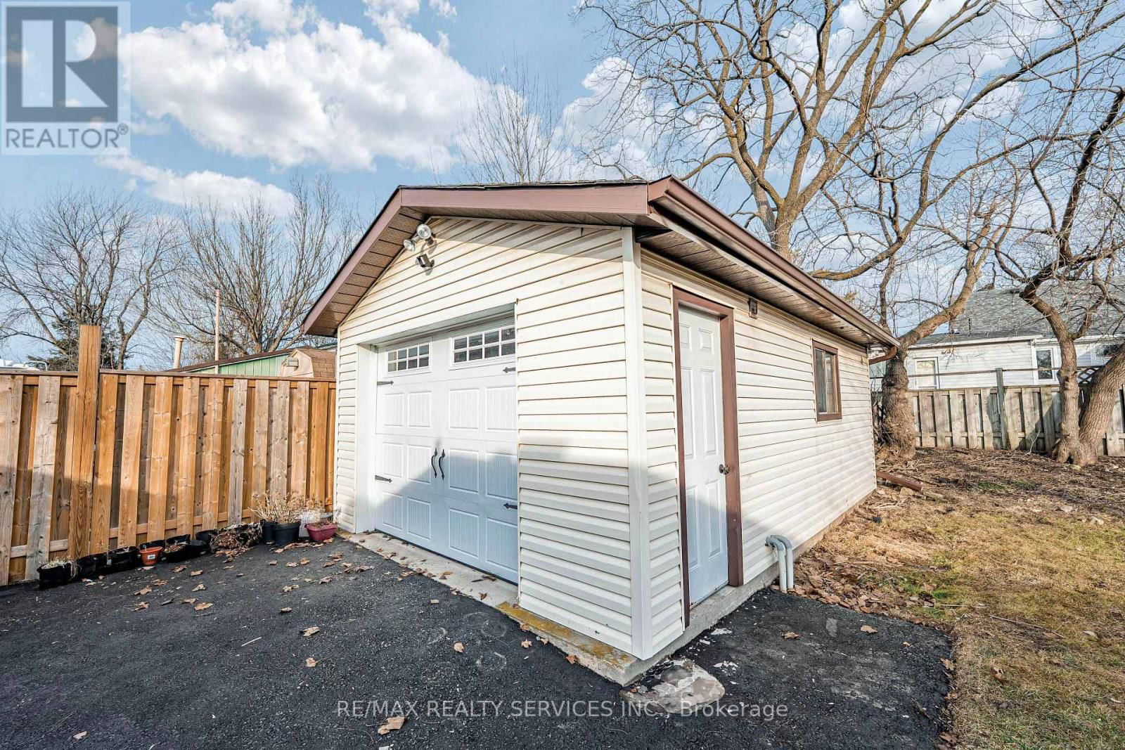 17 SHAMROCK COURT Image 40