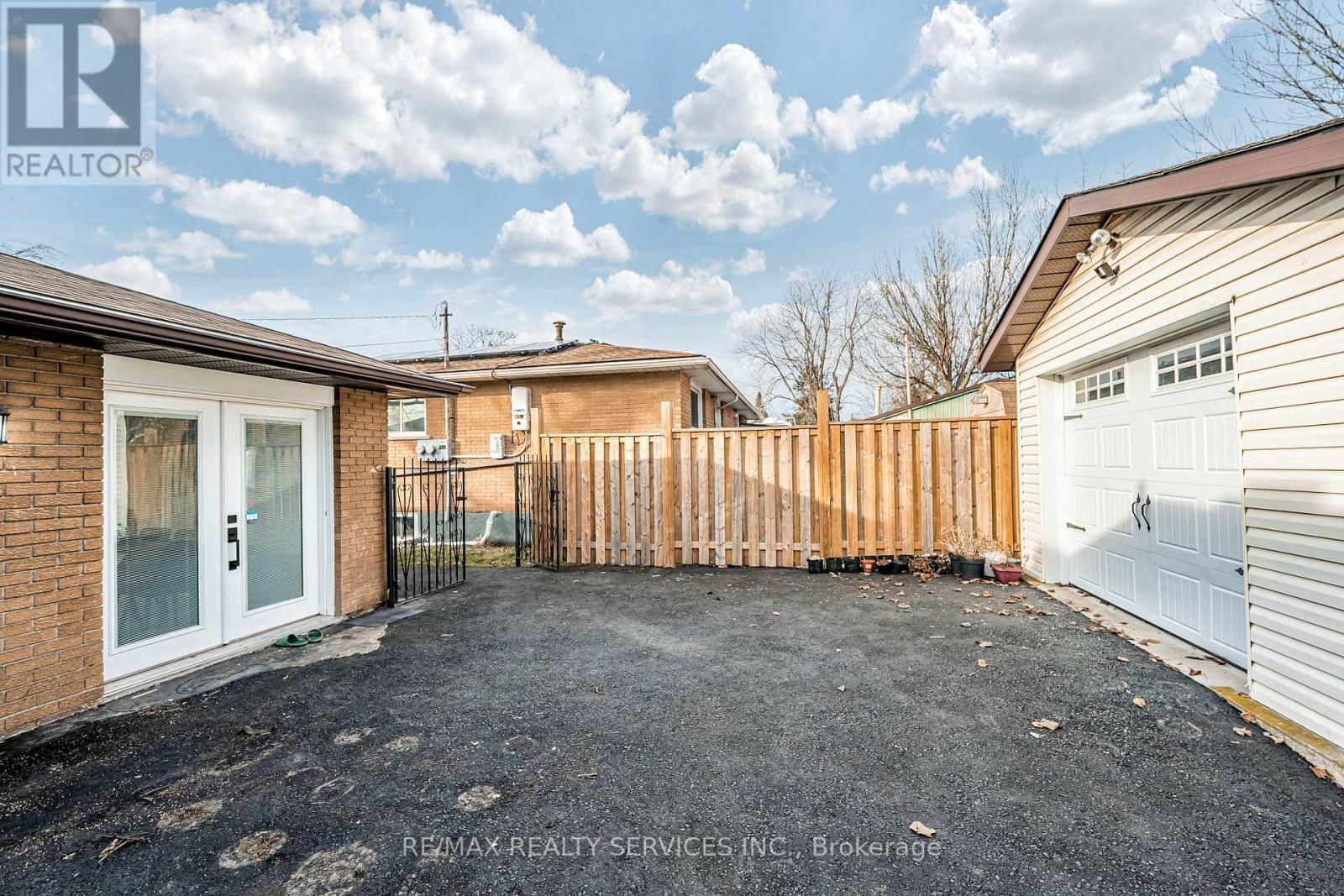17 SHAMROCK COURT Image 41