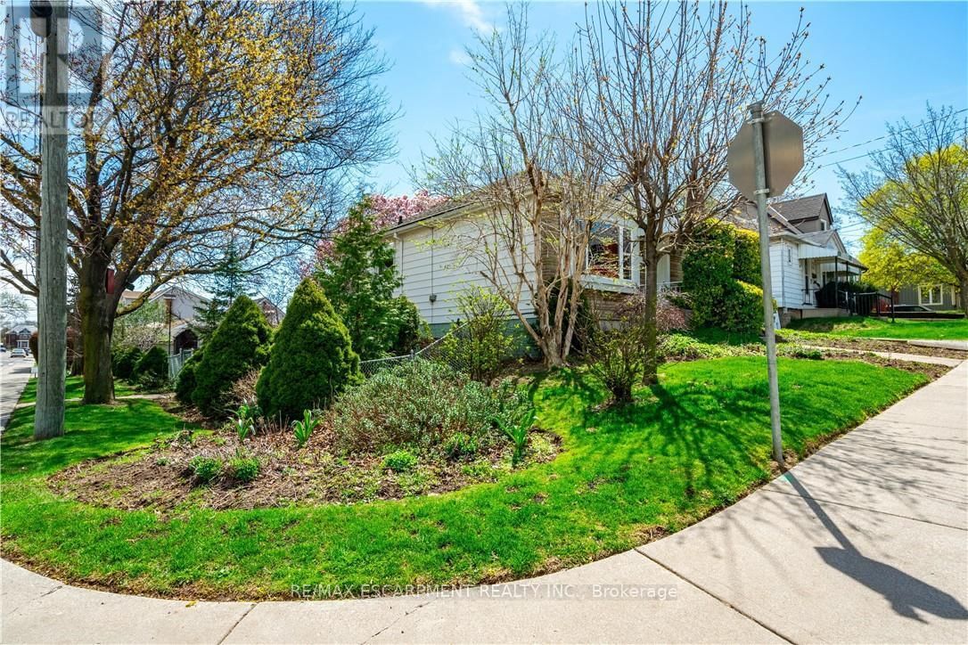 119 EAST 17TH STREET Image 25