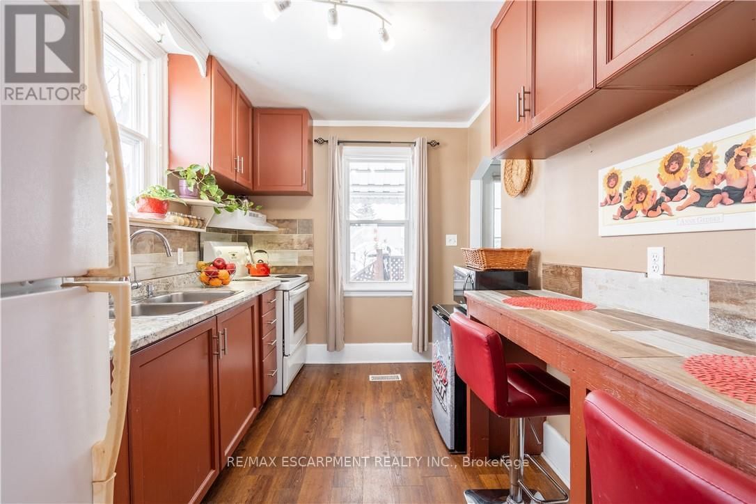 119 EAST 17TH STREET Image 9