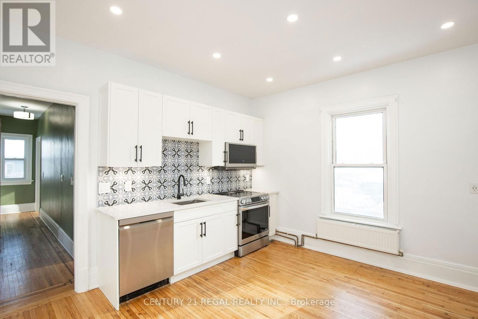 2 - 352 BARTON STREET EAST Image 12