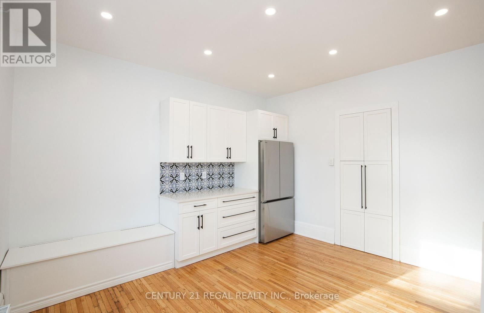 2 - 352 BARTON STREET EAST Image 17