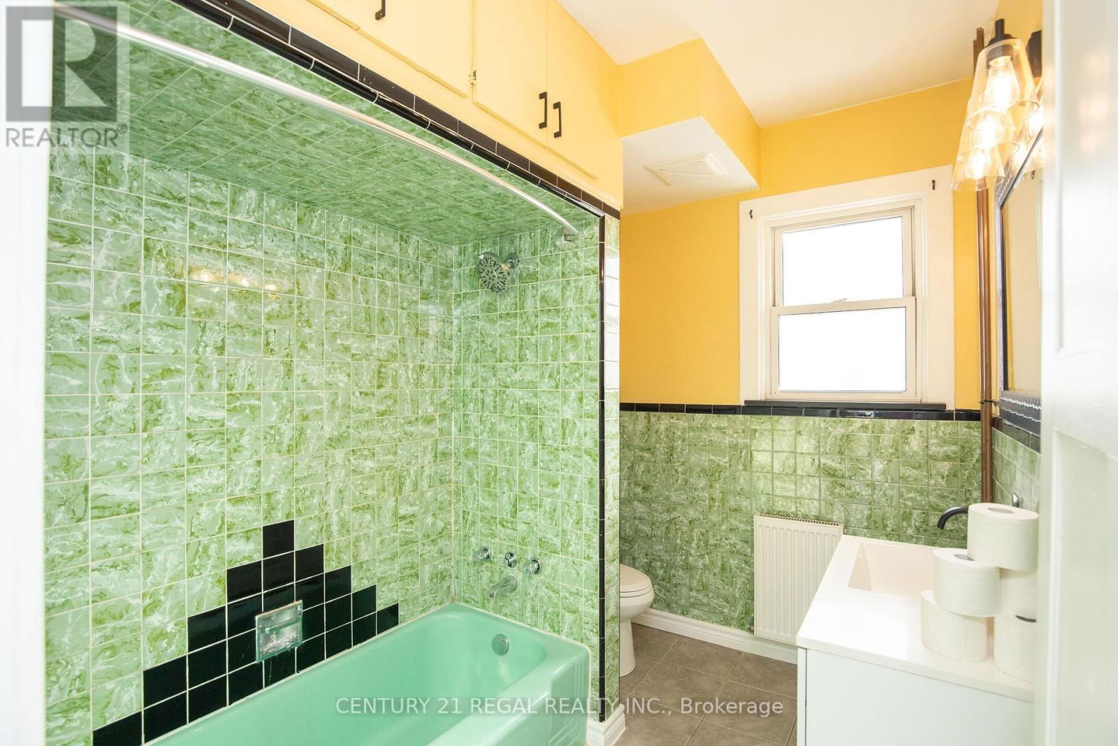 2 - 352 BARTON STREET EAST Image 30