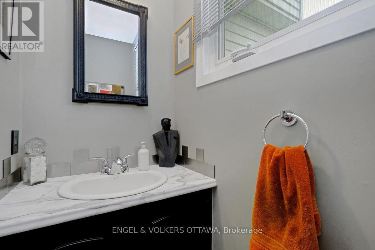 59 CHARING ROAD Image 24