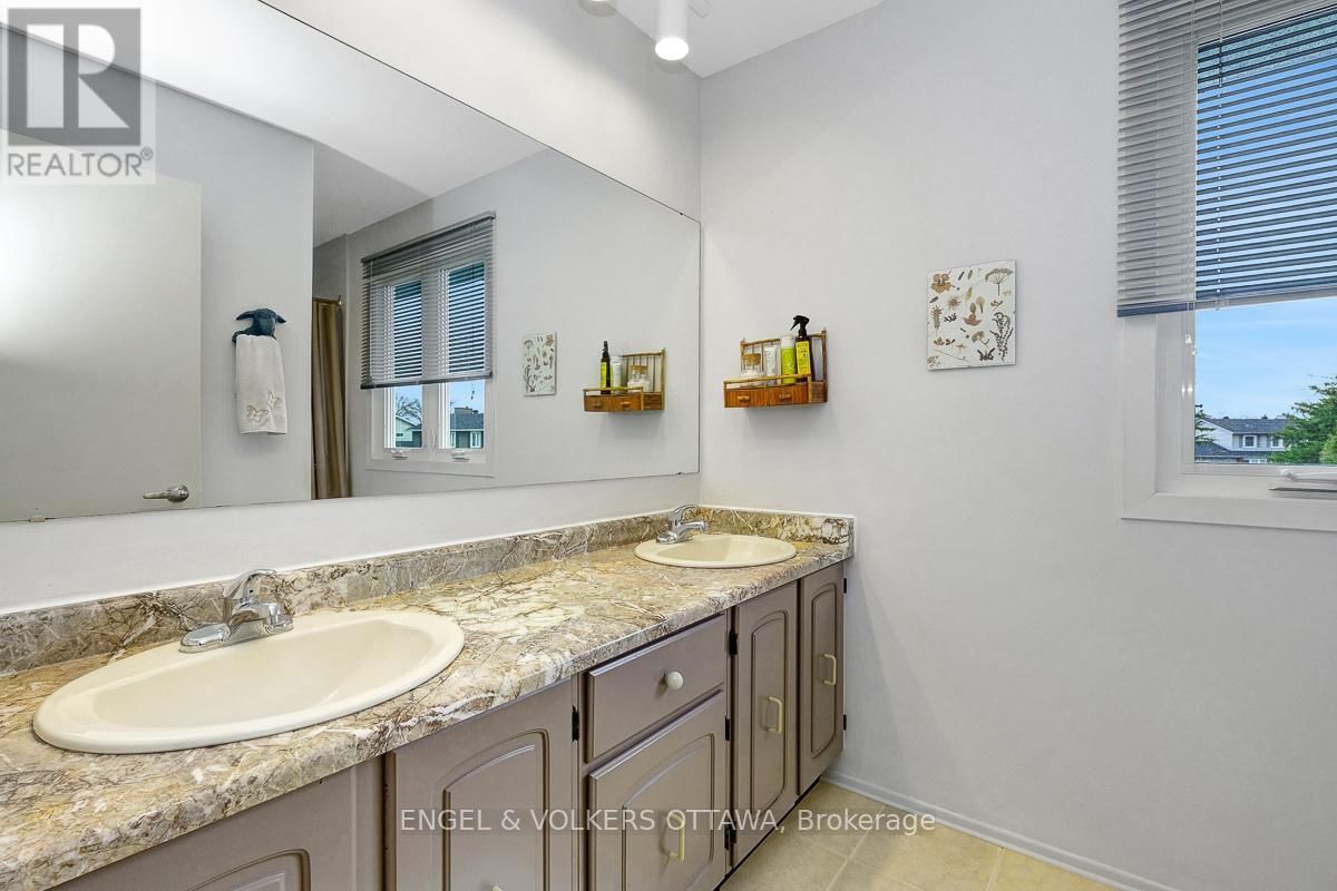 59 CHARING ROAD Image 36