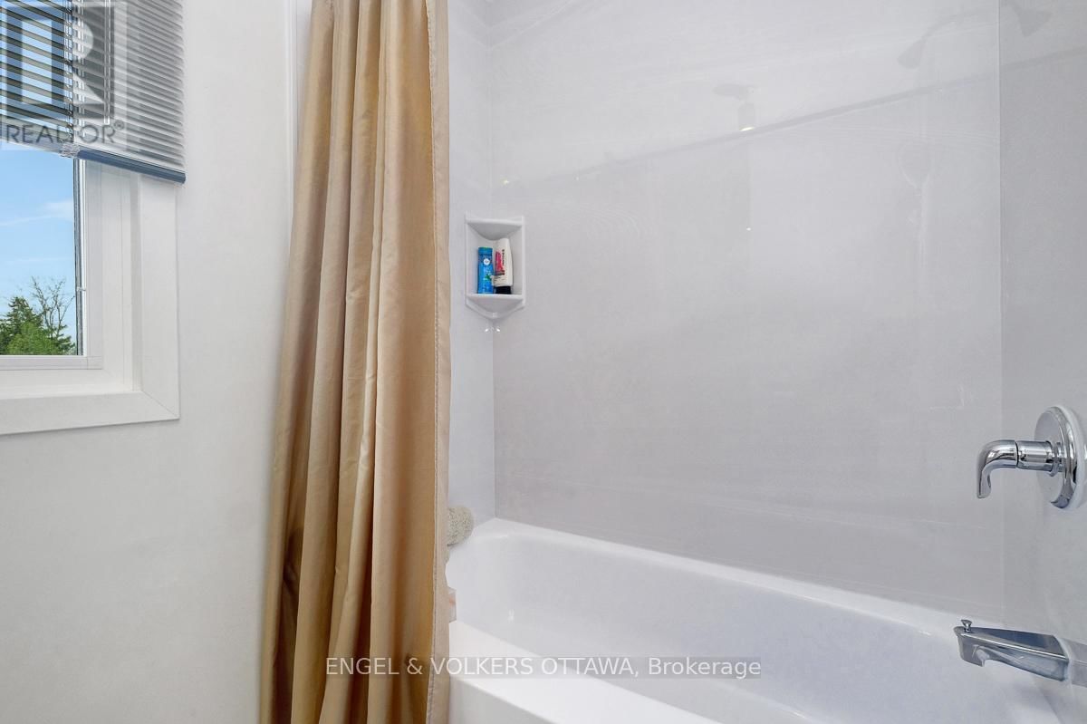 59 CHARING ROAD Image 37