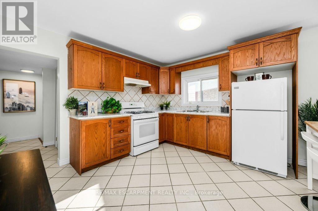 536 JOHN STREET NORTH Image 11