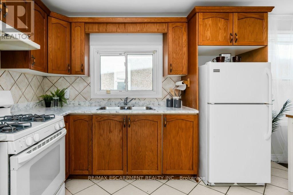 536 JOHN STREET NORTH Image 15