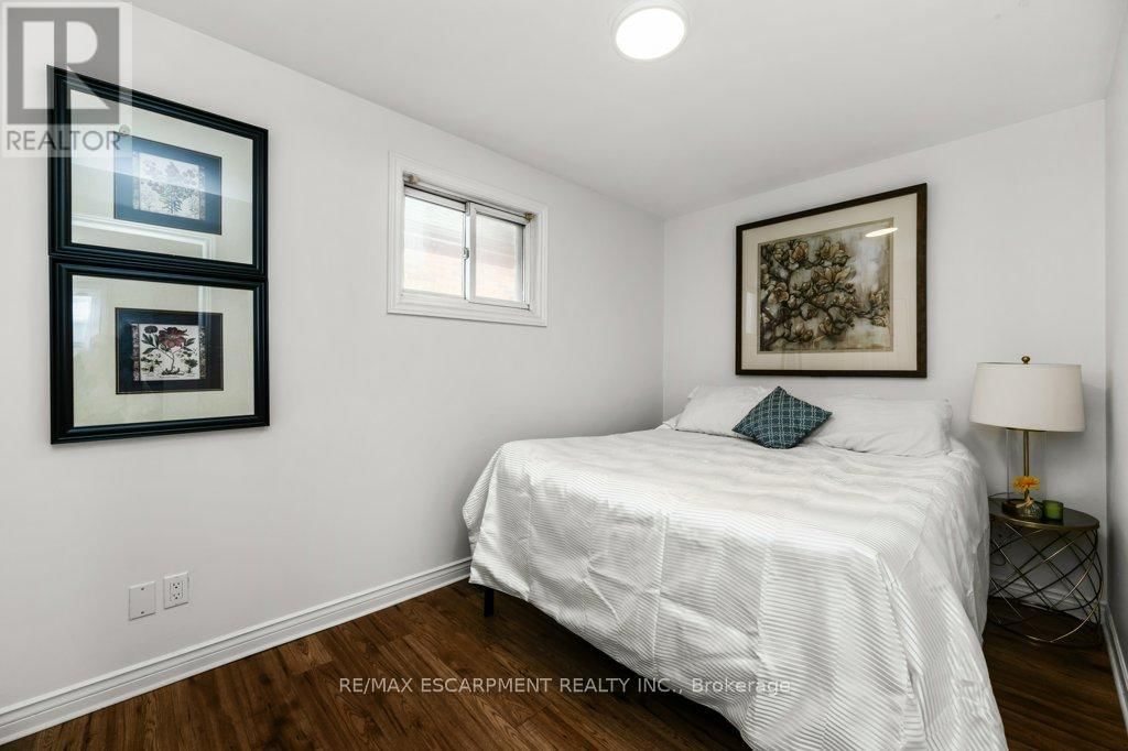 536 JOHN STREET NORTH Image 16