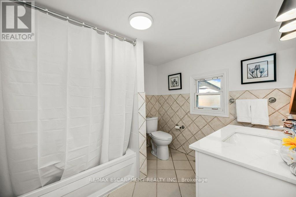 536 JOHN STREET NORTH Image 18