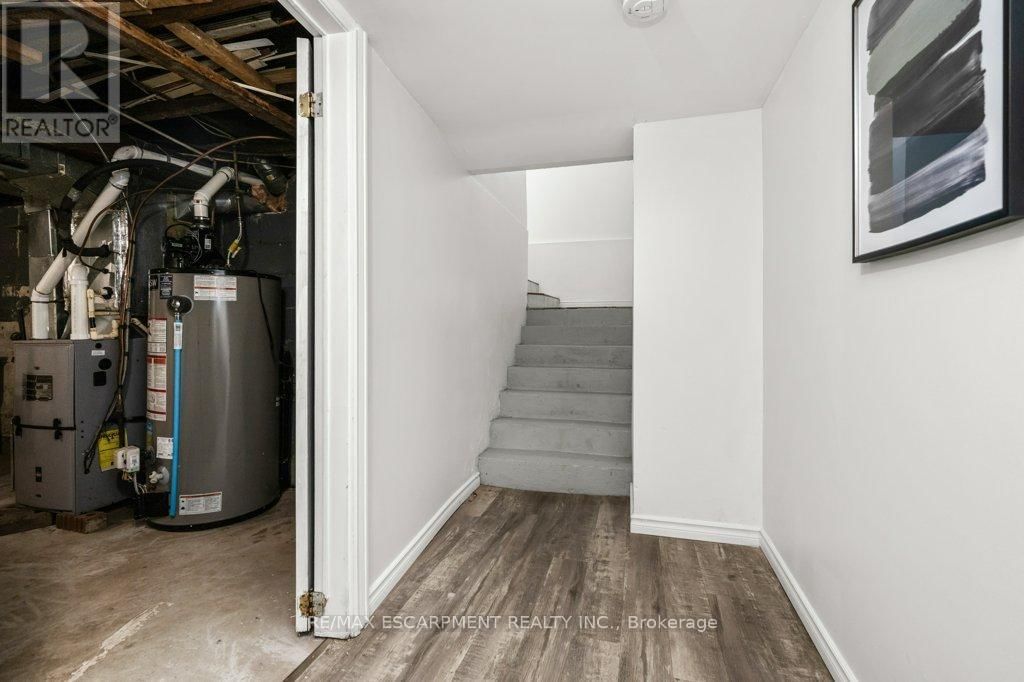 536 JOHN STREET NORTH Image 20