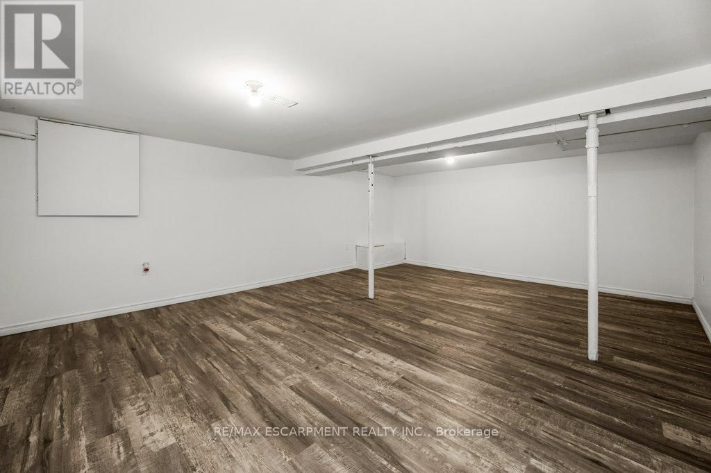 536 JOHN STREET NORTH Image 21