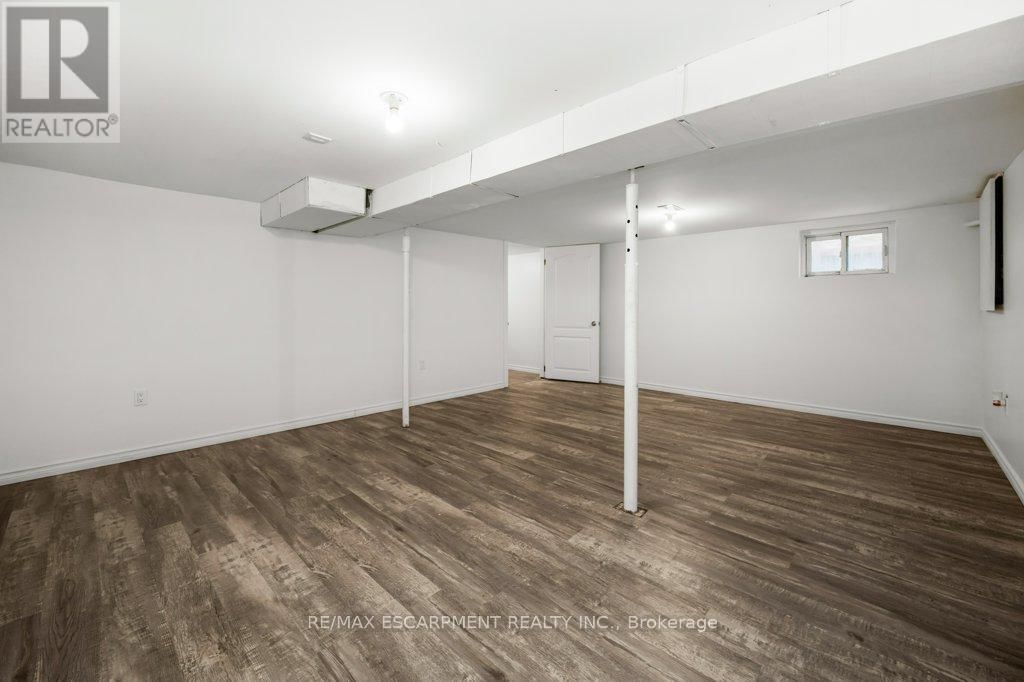 536 JOHN STREET NORTH Image 22