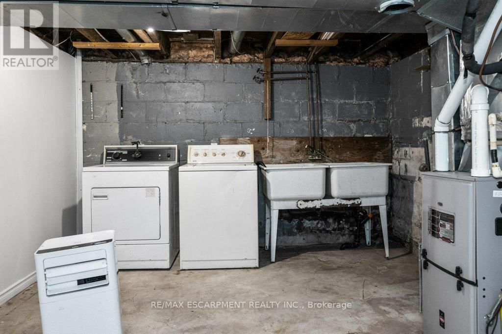 536 JOHN STREET NORTH Image 23
