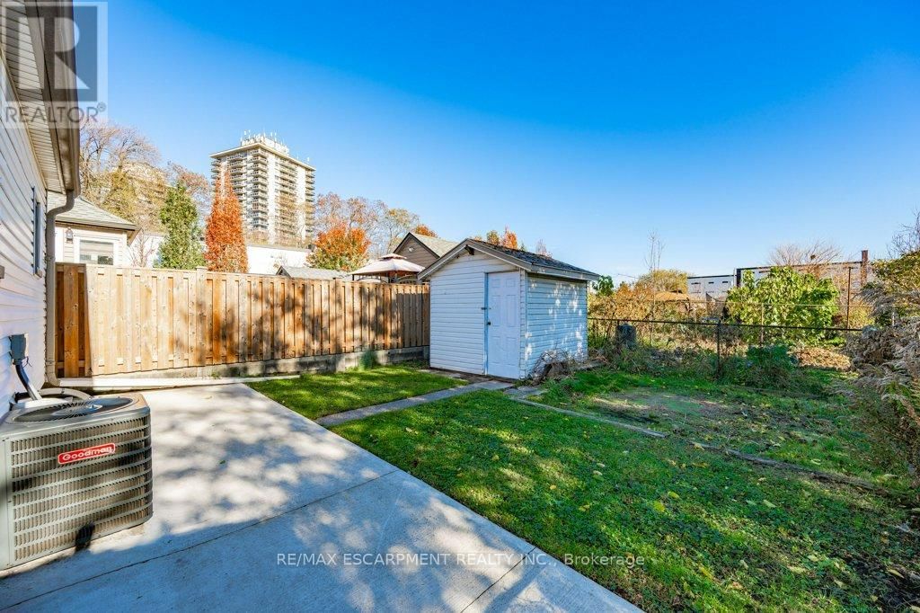 536 JOHN STREET NORTH Image 26