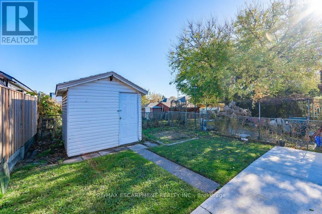 536 JOHN STREET NORTH Image 27