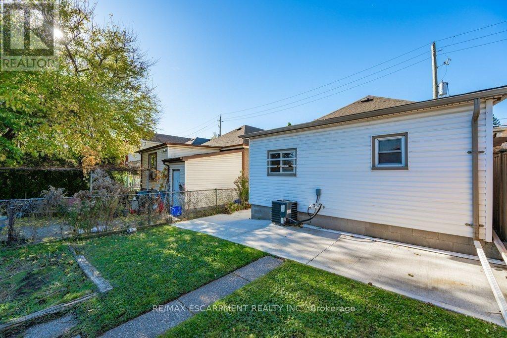 536 JOHN STREET NORTH Image 28