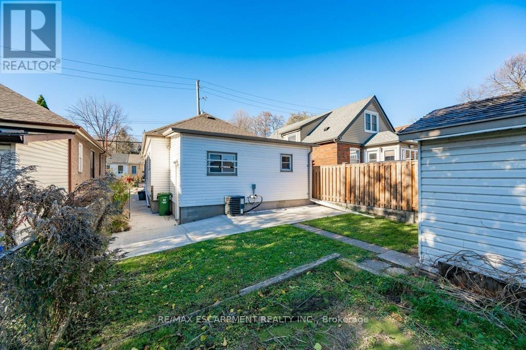 536 JOHN STREET NORTH Image 29