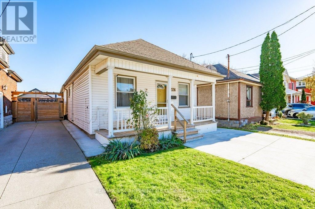 536 JOHN STREET NORTH Image 3