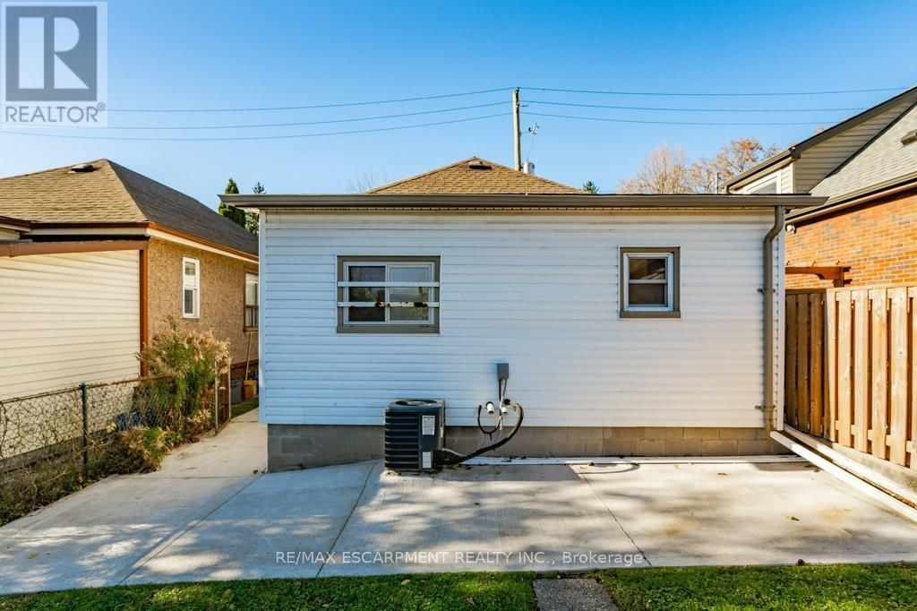 536 JOHN STREET NORTH Image 30