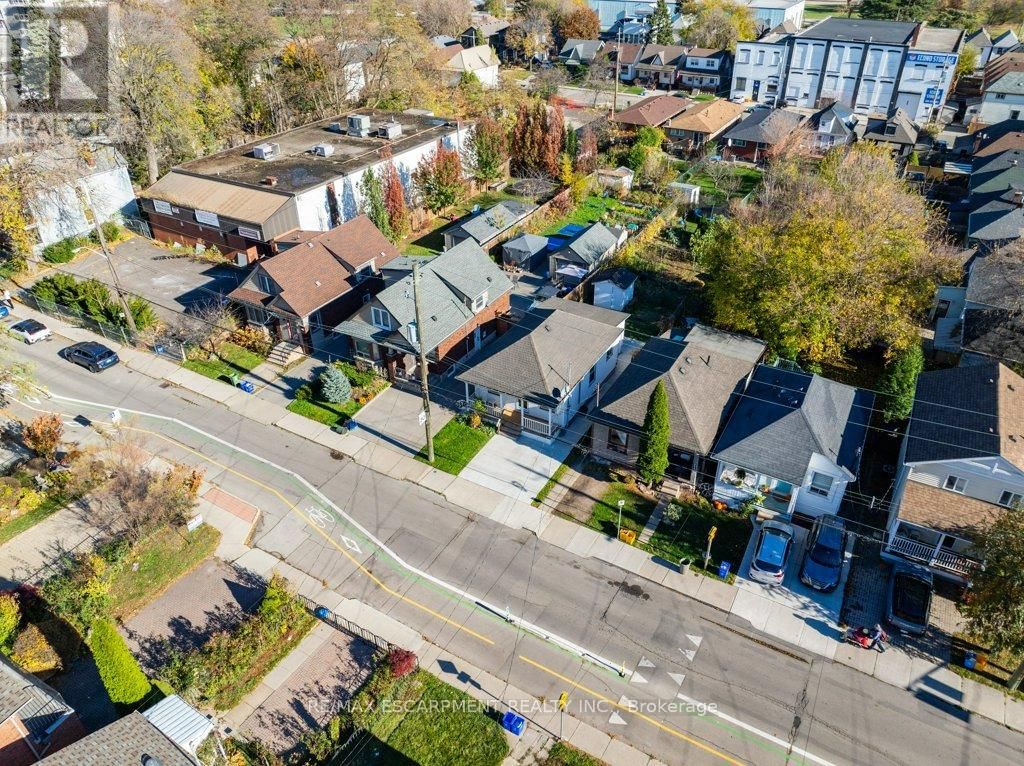 536 JOHN STREET NORTH Image 31