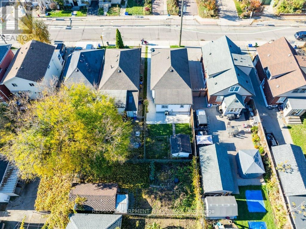 536 JOHN STREET NORTH Image 32